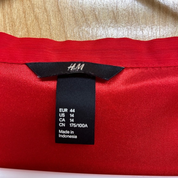 H&M Vibrant Red Ruffle Blouse - Picture 2 of 3